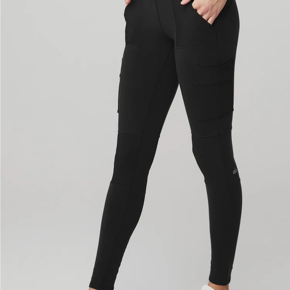 ALO Yoga - Black High-Waist Cargo Leggings, size XS